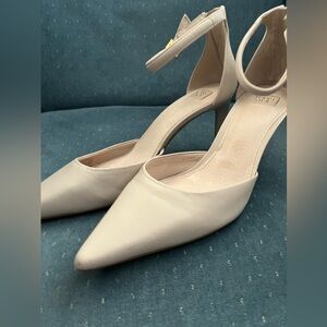 Louise et Cie Cream Pointed Toe Heels